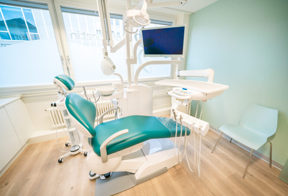 Dr. med. Dr. med. dent. Nenad Lukic, Konsiliararzt, Zahnärztin Zürich, Kiefergelenks­erkrankungen, Gesichtsschmerzen, Schlafapnoe,