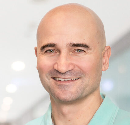 Dr. med. Dr. med. dent. Nenad Lukic, Spezialist für Kiefergelenkserkrankungen, Gesichtsschmerzen und Schlafapnoe. Tel. 044 253 14 14 E-Mail mail@drlukic.ch